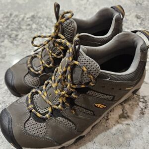 Keen Men's Black and Yellow Athletic Shoes